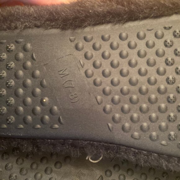 NWOT Jessica Simpson Fuzzy Cozy Heart Slippers Size 7-8 - Picture 5 of 5